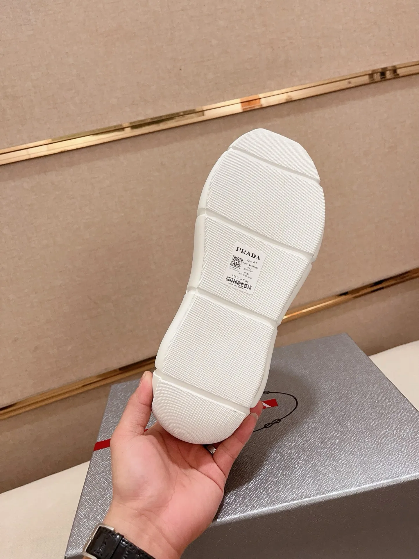 Men's shoes 💰 540💰 ✔️✔️✔️High version High-quality new PRADA (Prada) counters are launched simultaneously, new men's shoes, 😘fabrics are selected from first-layer cowhide. Lining: imported elastic mesh➕cowhide lining. 👍🏿High-end☄️Open-molded non-slip rubber outsole, exquisite lines, simple and elegant, comfortable and high-end for leisure travel. Number of yards: 38 to 44. (Can be customized for 45 non-refundable)